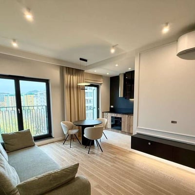 Alquiler de un elegante apartamento amueblado de 3 habitaciones, 60 m², Mokotów, Varsovia, Polonia